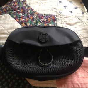 Lululemon take it on belt bag